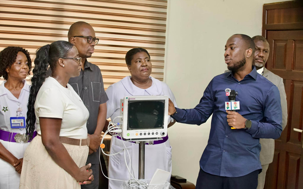 Dr Kwaku Asiedu-Nketiah Jnr donates cardiac monitor to Tema General Hospital