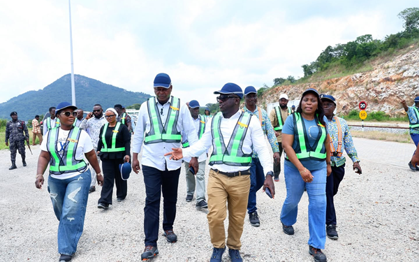 Transport Ministry assess measures to ease cargo congestion at port