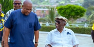 Mahama pays visit to Kufuor, checks on his well-being