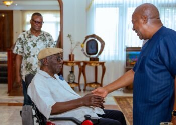 Mahama pays visit to Kufuor, checks on his well-being
