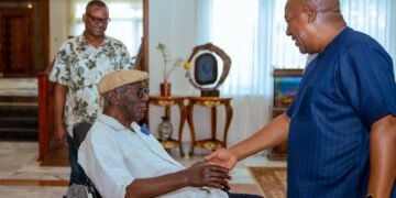 Mahama pays visit to Kufuor, checks on his well-being