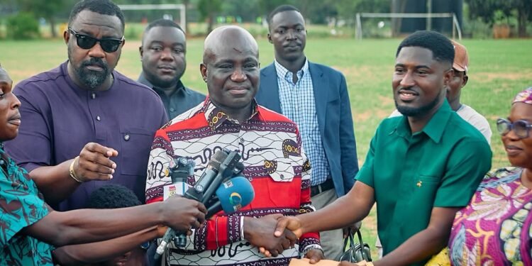 Agric Minister donates GH¢50,000 to Black Challenge