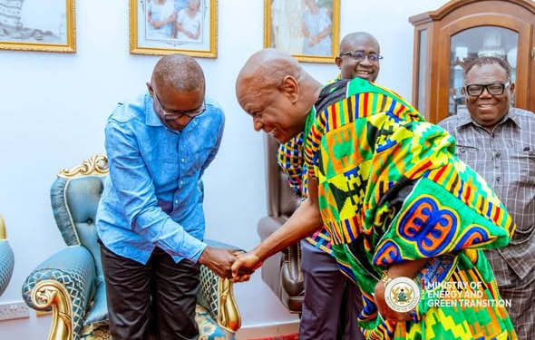 Energy Minister leads sector to pay courtesy call on Togbe Afede XIV