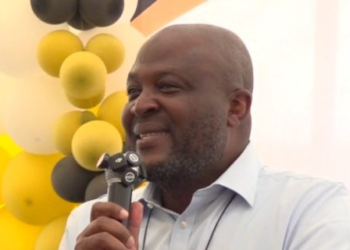 Ibrahim Mahama thanks Alan Kyeremanten for helping to establish Dzata cement project